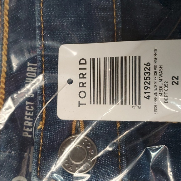 ❤️NWT VINTAGE TORRID SHORTS - 5" BOYFRIEND  STRETCH DENIM - MID RISE - SIZE 22 - Picture 7 of 9